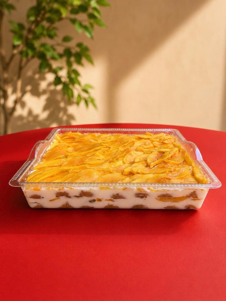 Sharing-size mango Eweis cake topped with fresh mango slices